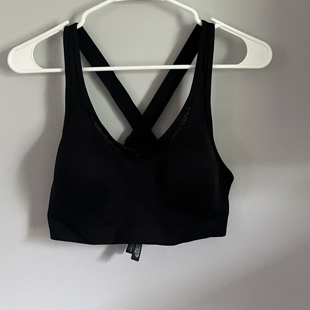 PINK Ultimate Lightly Lined Crisscross Sports Bra
